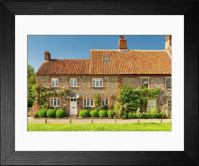 Framed Print : Traditional Flint Cottage, Burnham Market, Norfolk, England Framed Print : Traditional Flint Cottage, Burnham Market, Norfolk, England