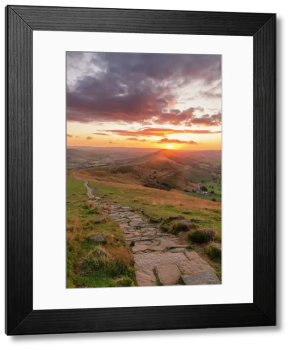 Framed Print : Mam Tor at Sunrise, Peak District National Park, Derbyshire, England Framed Print : Mam Tor at Sunrise, Peak District National Park, Derbyshire, England