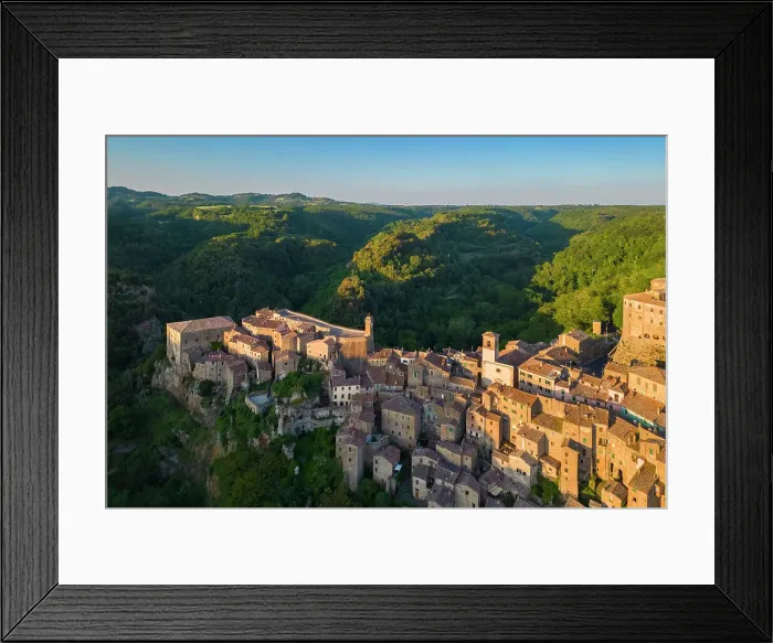 Framed Print : Aerial view of the old town of Sorano at sunset. Grosseto district, Tuscany, Italy