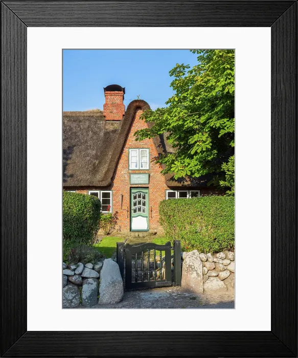 Framed Print : Traditional thatched house, Keitum, Sylt, Schleswig Holstein, Germany Framed Print : Traditional thatched house, Keitum, Sylt, Schleswig Holstein, Germany