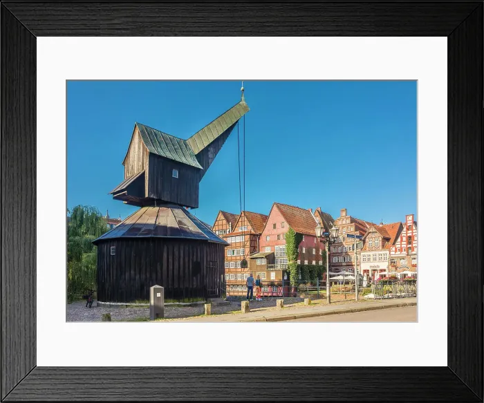 Framed Print : Old crane at the Old Harbor on the Ilmenau, Luneburg, Lower Saxony, Germany