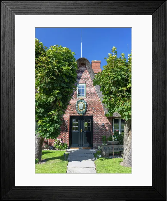 Framed Print : Traditional thatched house, Tinnum, Sylt, Schleswig Holstein, Germany Framed Print : Traditional thatched house, Tinnum, Sylt, Schleswig Holstein, Germany