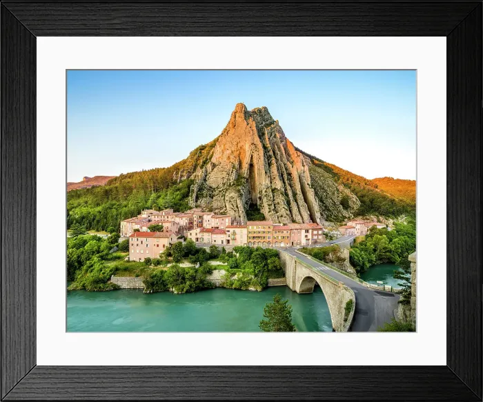 Framed Print : Sisteron, La Baume Rock, Provence, Alpes de Haute Provence, France Framed Print : Sisteron, La Baume Rock, Provence, Alpes de Haute Provence, France