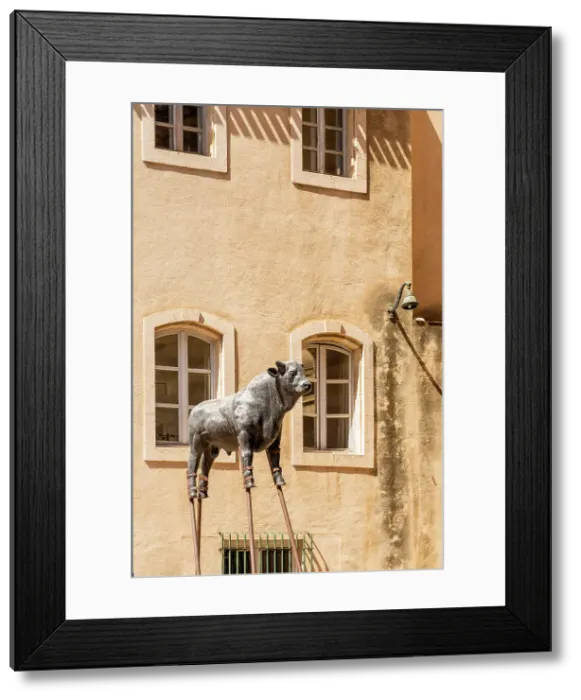 Framed Print : Statue du Taureau, Marseille, Provence Alpes Cote d'Azur, Bouches du Rhone, France Framed Print : Statue du Taureau, Marseille, Provence Alpes Cote d'Azur, Bouches du Rhone, France