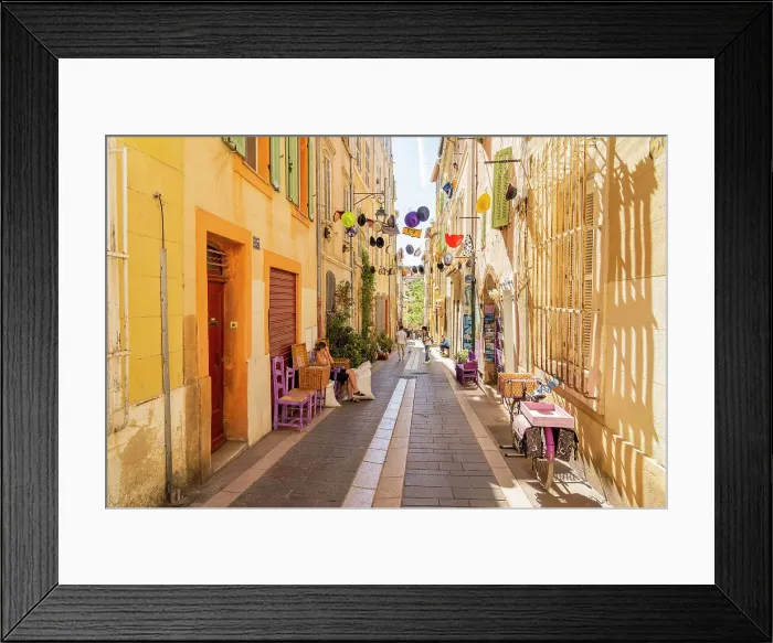 Framed Print : Narrow alleyway in the Old town area of Le Panier in Marseille, Provence Alpes Cote d'Azur, Bouches du Rhone, France Framed Print : Narrow alleyway in the Old town area of Le Panier in Marseille, Provence Alpes Cote d'Azur, Bouches du Rhone, France