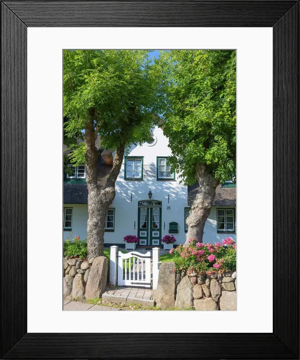Framed Print : Traditional thatched house, Keitum, Sylt, Schleswig Holstein, Germany Framed Print : Traditional thatched house, Keitum, Sylt, Schleswig Holstein, Germany