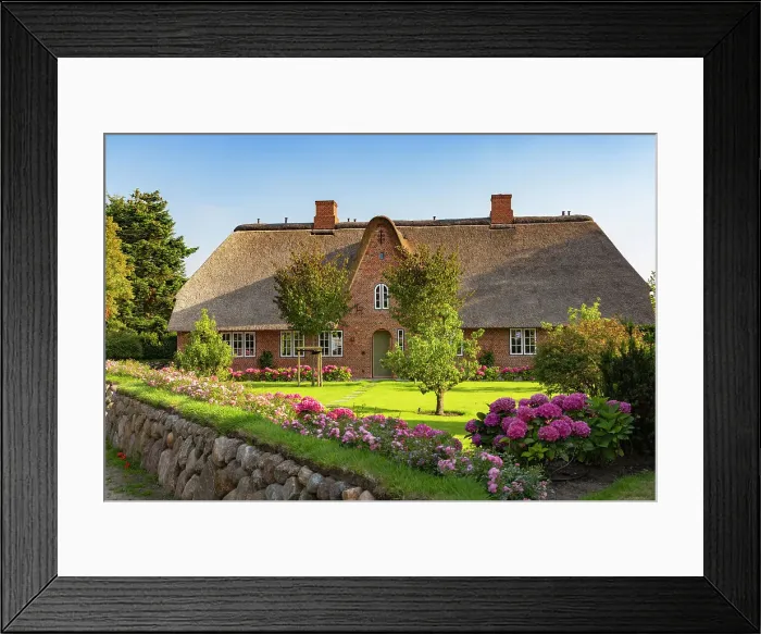 Framed Print : Traditional thatched house, Keitum, Sylt, Schleswig Holstein, Germany Framed Print : Traditional thatched house, Keitum, Sylt, Schleswig Holstein, Germany