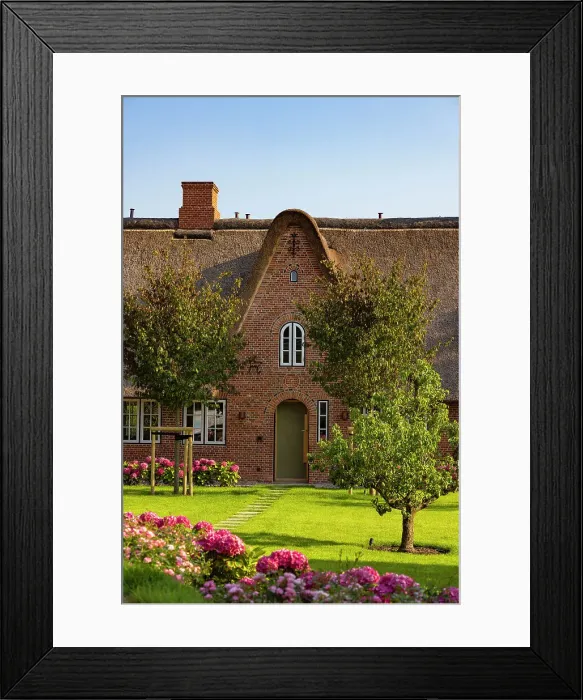 Framed Print : Traditional thatched house, Keitum, Sylt, Schleswig Holstein, Germany Framed Print : Traditional thatched house, Keitum, Sylt, Schleswig Holstein, Germany