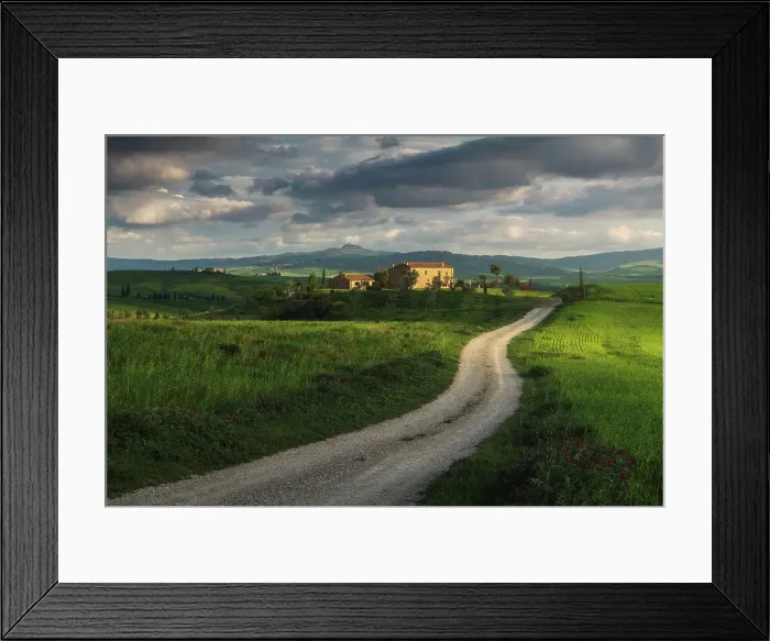 Framed Print : A lonely countryhouse on a cloudy spring afternoon gets illuminated by the evening sun in Val d'Orcia, Tuscany, Italy Framed Print : A lonely countryhouse on a cloudy spring afternoon gets illuminated by the evening sun in Val d'Orcia, Tuscany, Italy