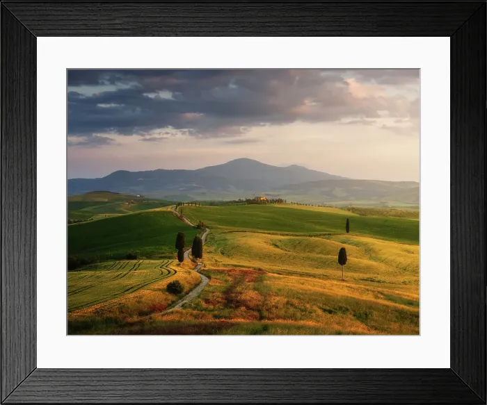 Framed Print : An explosive spring sunset over the Gladiator House (Podere Terrapille) in Val d'Orcia, Tuscany, Italy Framed Print : An explosive spring sunset over the Gladiator House (Podere Terrapille) in Val d'Orcia, Tuscany, Italy
