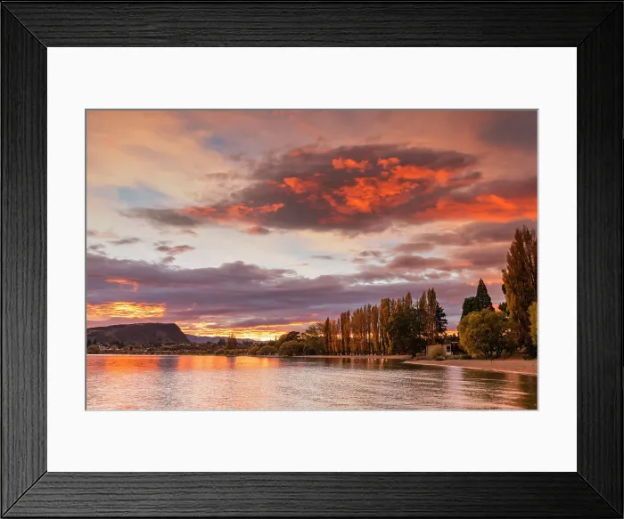 Framed Print : Lake Wanaka at Sunrise, South Island, New Zealand Framed Print : Lake Wanaka at Sunrise, South Island, New Zealand