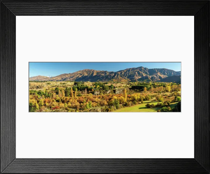 Framed Print : View over Arrowtown in Autumn, South Island, New Zealand Framed Print : View over Arrowtown in Autumn, South Island, New Zealand