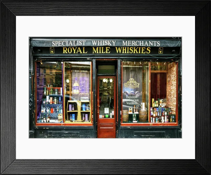 Framed Print : Shop on the Royal Mile Whiskies, Edinburgh, Scotland, UK Framed Print : Shop on the Royal Mile Whiskies, Edinburgh, Scotland, UK