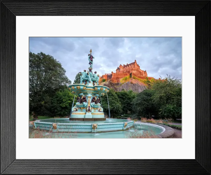 Framed Print : Ross Fountain and Edinburgh Castle, Edinburgh, Lothian, Scotland, UK