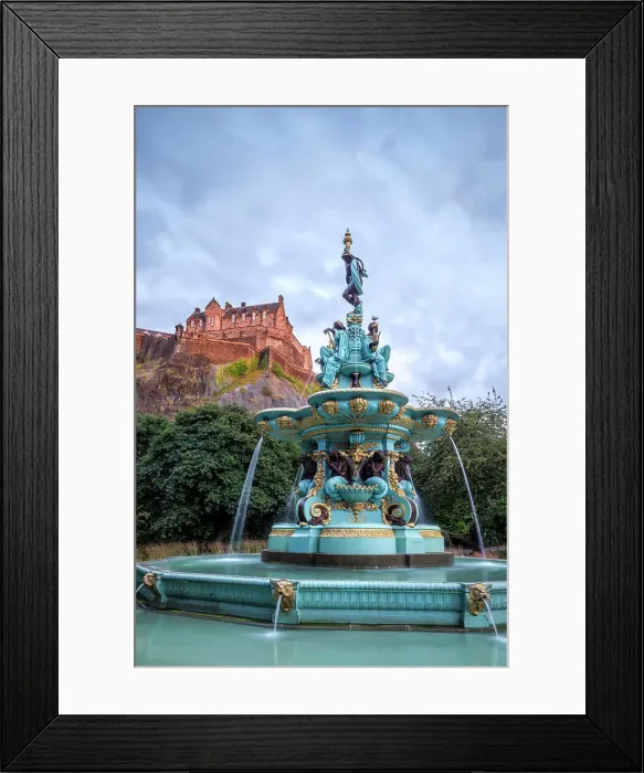 Framed Print : Ross Fountain and Edinburgh Castle, Edinburgh, Lothian, Scotland, UK