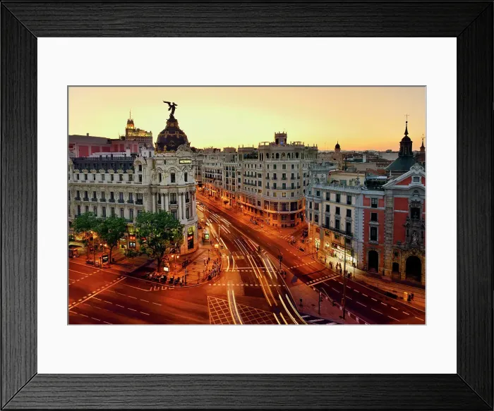 Framed Print : Metropolis Building, Edificio Metropolis, Madrid Spain Framed Print : Metropolis Building, Edificio Metropolis, Madrid Spain