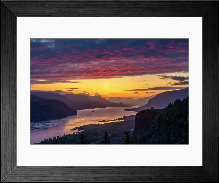 Framed Print : Sunrise over the Columbia River Gorge, Oregon, USA Framed Print : Sunrise over the Columbia River Gorge, Oregon, USA