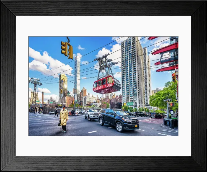 Framed Print : Roosevelt Island Tramway hanging over Manhattan‚Ao√N√¥s Traffic, connecting Manhattan with Roosevelt island, Manhattan, New York City, USA