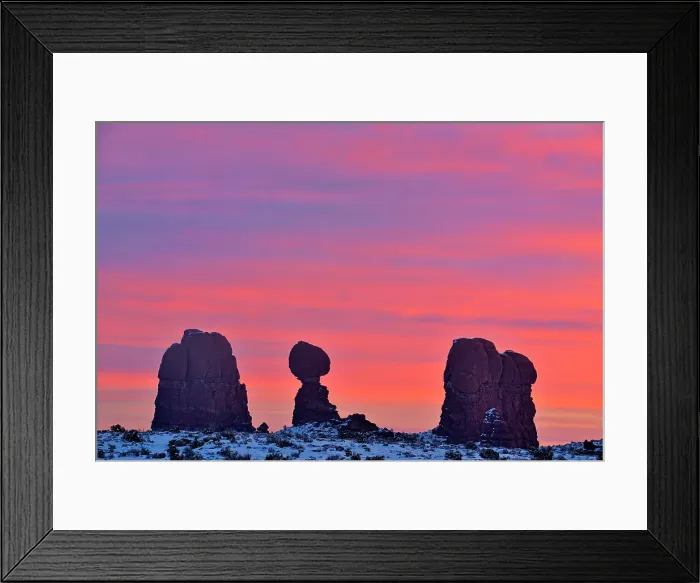 Framed Print : Sunrise skies ovalanced Rock, Arches National Park, Utah, USA