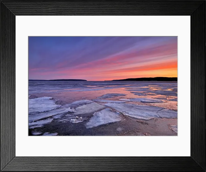 Framed Print : Munising Bay on Lake Superior at dawn, Munising, Michigan, USA Framed Print : Munising Bay on Lake Superior at dawn, Munising, Michigan, USA