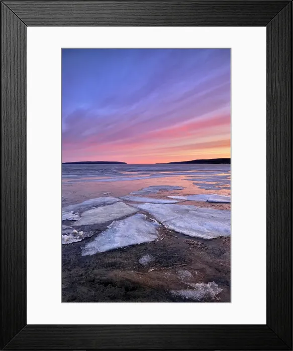 Framed Print : Munising Bay on Lake Superior at dawn, Munising, Michigan, USA Framed Print : Munising Bay on Lake Superior at dawn, Munising, Michigan, USA