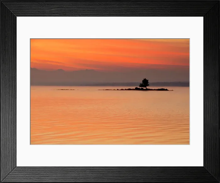 Framed Print : Yellowstone Lake at sunrise, Yellowstone NP, Wyoming, USA Framed Print : Yellowstone Lake at sunrise, Yellowstone NP, Wyoming, USA