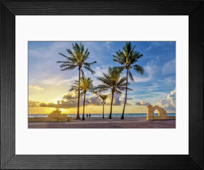 Framed Print : Two people enjoying the Sunrise Hollywood Beach Hollywood Miami, South Florida, USA Framed Print : Two people enjoying the Sunrise Hollywood Beach Hollywood Miami, South Florida, USA