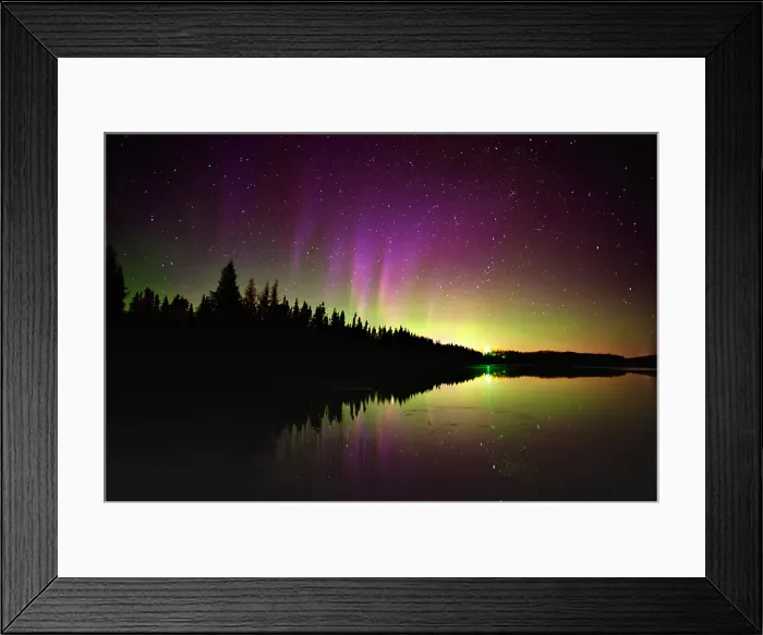 Framed Print : Norhern lights (Aurora borealis) reflected in Lac Sauvage Chibougameau, Quebec, Canada Framed Print : Norhern lights (Aurora borealis) reflected in Lac Sauvage Chibougameau, Quebec, Canada