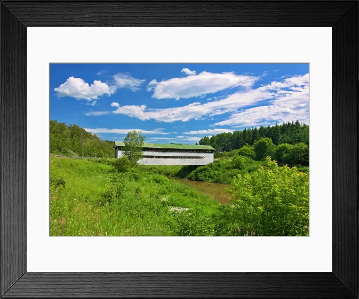 Framed Print : Pont Dénommée (covered bridge) on la Rivieere aa la Loutre, St-Bruno-de-Guigues, Quebec, Canada