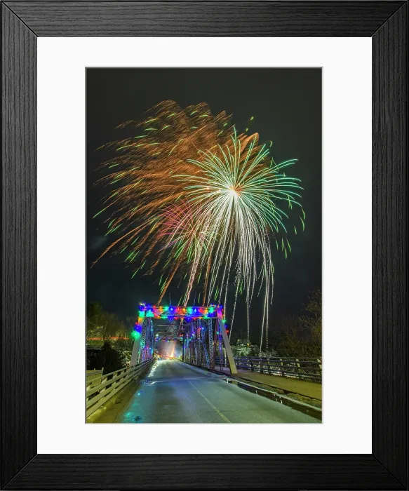 Framed Print : Fireworks over the Bridge to celebrate Fire and Ice weekend. Bracebridge, Ontario, Canada Framed Print : Fireworks over the Bridge to celebrate Fire and Ice weekend. Bracebridge, Ontario, Canada