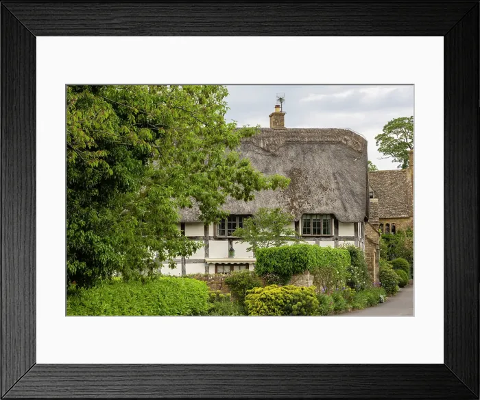 Framed Print : Thatched cottage in the idyllic Cotswolds village of Stanton, Gloucestershire, England. Spring (May) 2024
