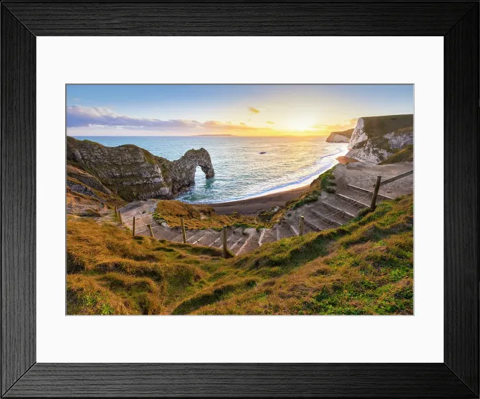 Framed Print : Durdle Door, a natural limestone arch on the Jurassic Coast near Lulworth in Dorset, Southern England, UK