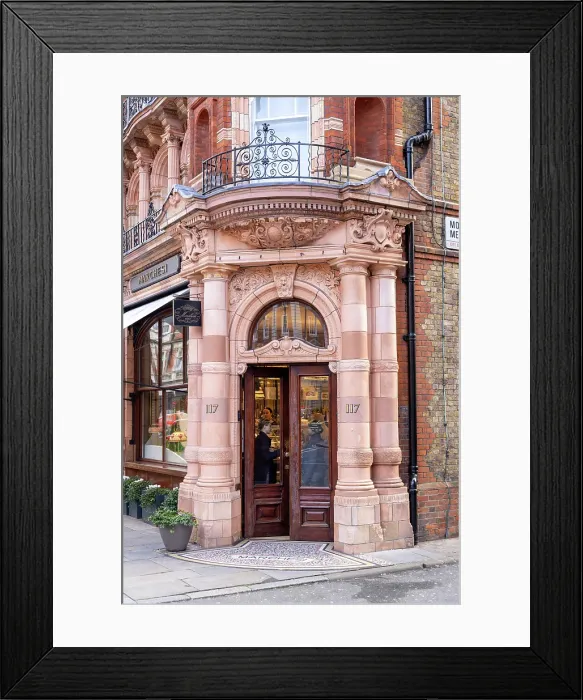 Framed Print : The entrance to a shop in Carlos Place, Mayfair, London, England, UK Framed Print : The entrance to a shop in Carlos Place, Mayfair, London, England, UK