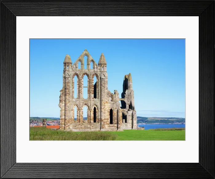 Framed Print : The ruins of Whitby Abbey, Whitby, North Yorkshire, England Framed Print : The ruins of Whitby Abbey, Whitby, North Yorkshire, England
