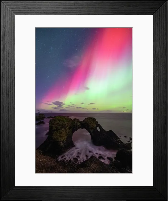 Framed Print : Northern Lights lights near the iconic sea arch of Gatklettur, Arnatapi, Iceland