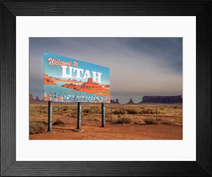 Framed Print : Welcome to Utah sign along US Highway 163, Utah / Arizona border, USA Framed Print : Welcome to Utah sign along US Highway 163, Utah / Arizona border, USA
