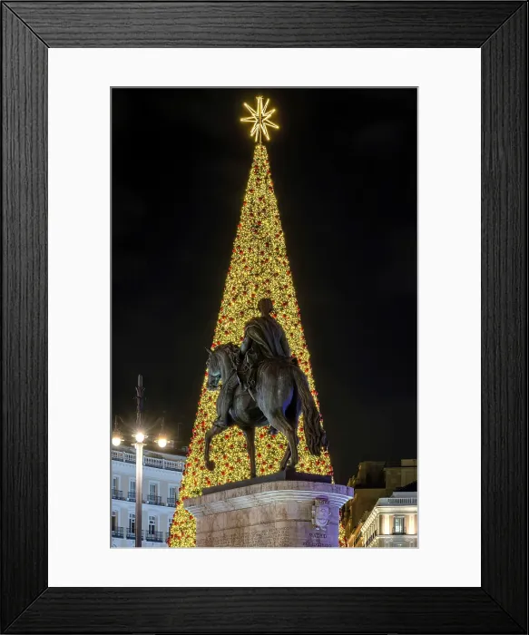 Framed Print : Christmas tree in Puerta del Sol, Madrid, Spain Framed Print : Christmas tree in Puerta del Sol, Madrid, Spain