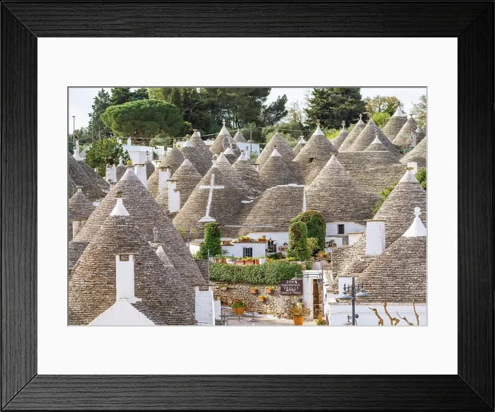 Framed Print : Trulli di Alberobello, houses with the typical conical stone roofs. Puglia, Italy Framed Print : Trulli di Alberobello, houses with the typical conical stone roofs. Puglia, Italy