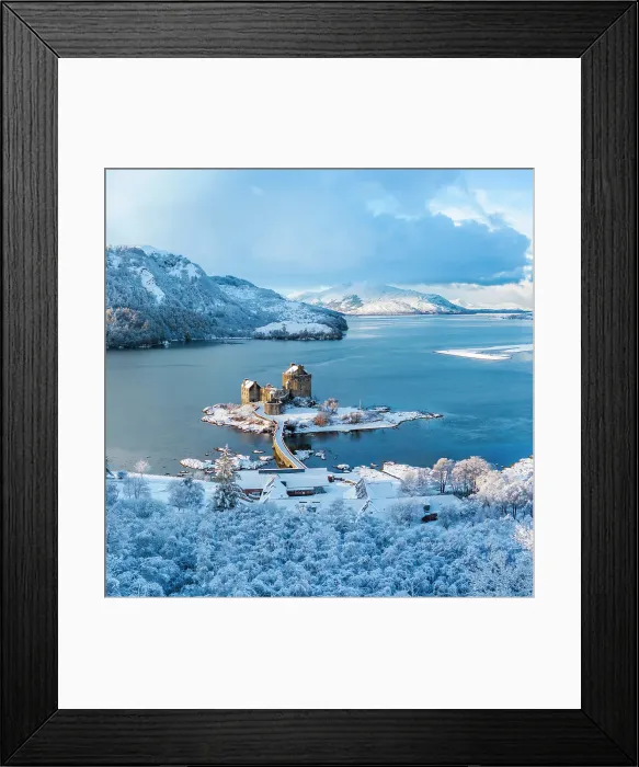 Framed Print : Snowy morning at Eilean Donan Castle on Loch Duich, Dornie, Western Highlands, Scotland, United Kingdom