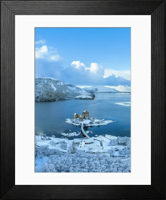 Framed Print : Snowy morning at Eilean Donan Castle on Loch Duich, Dornie, Western Highlands, Scotland, United Kingdom