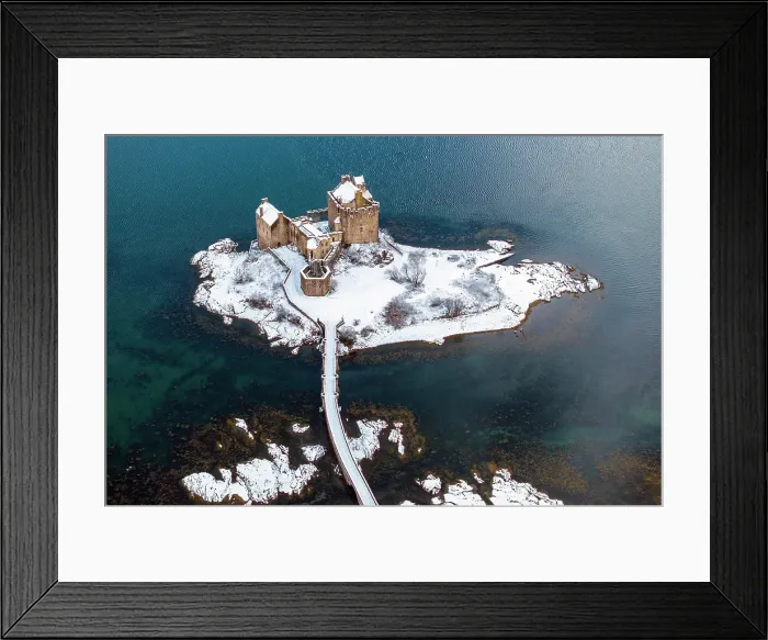 Framed Print : Snowy morning at Eilean Donan Castle on Loch Duich, Dornie, Western Highlands, Scotland, United Kingdom Framed Print : Snowy morning at Eilean Donan Castle on Loch Duich, Dornie, Western Highlands, Scotland, United Kingdom