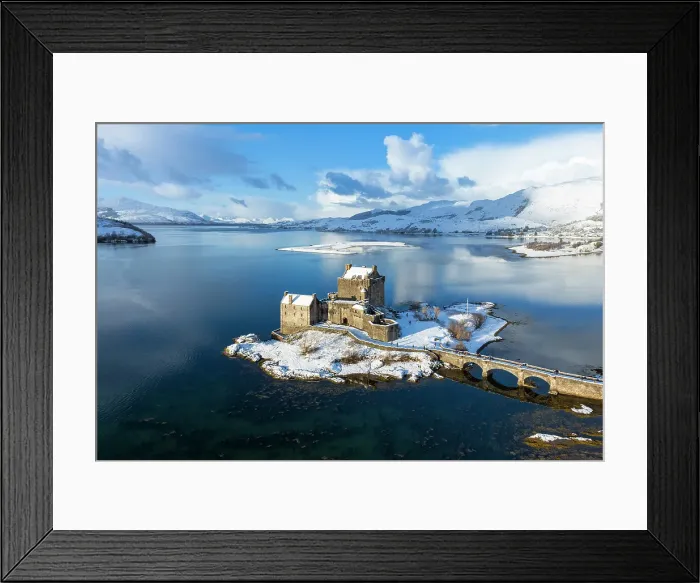Framed Print : Snowy morning at Eilean Donan Castle on Loch Duich, Dornie, Western Highlands, Scotland, United Kingdom