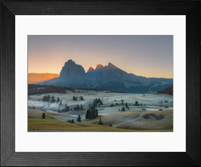 Framed Print : Alpe di Siusi in the Dolomites and the Sassolungo and Sassopiatto mountain, Trentino Alto Adige, Italy Framed Print : Alpe di Siusi in the Dolomites and the Sassolungo and Sassopiatto mountain, Trentino Alto Adige, Italy