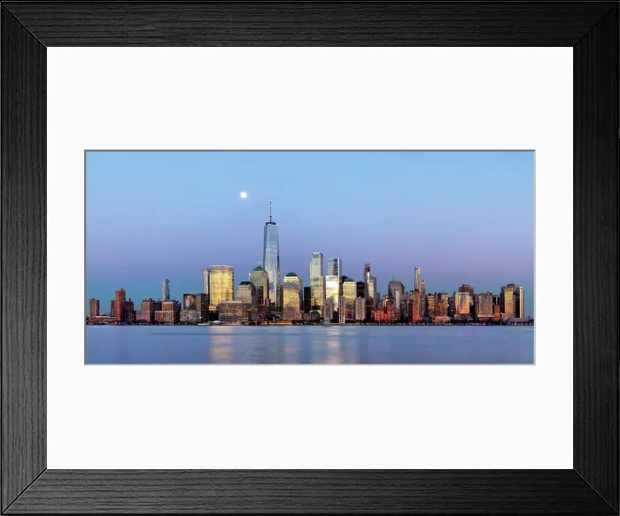 Framed Print : Manhattan and the One World Trade Centre at dusk, from the Exchange Place, Jersey City, New Jersey, USA Framed Print : Manhattan and the One World Trade Centre at dusk, from the Exchange Place, Jersey City, New Jersey, USA