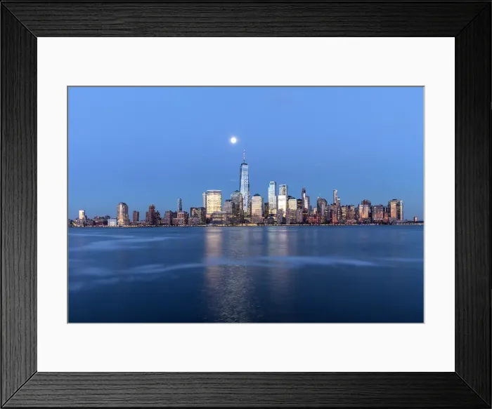Framed Print : Manhattan and the One World Trade Centre at dusk, from the Exchange Place, Jersey City, New Jersey, USA Framed Print : Manhattan and the One World Trade Centre at dusk, from the Exchange Place, Jersey City, New Jersey, USA