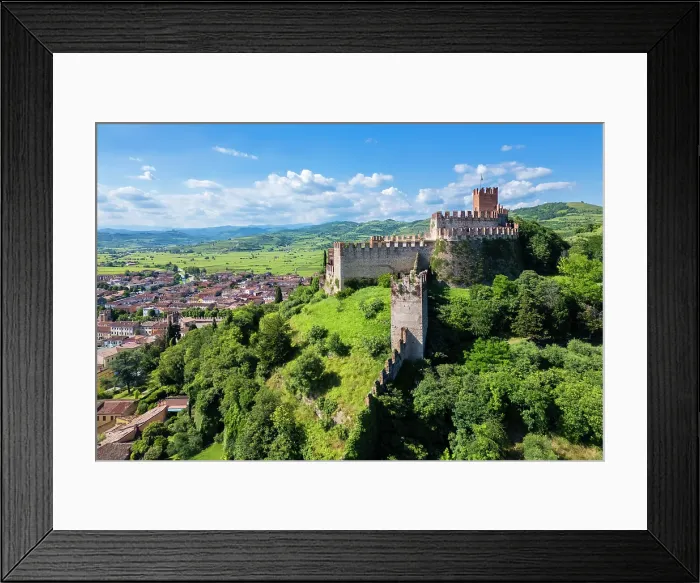 Framed Print : Scaligero castle of Soave in summer. Verona district, Veneto, Italy Framed Print : Scaligero castle of Soave in summer. Verona district, Veneto, Italy