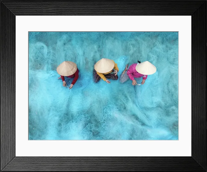 Framed Print : Women repairing fishing nets, Duy Vinh village, near Hoi An, Central Vietnam Framed Print : Women repairing fishing nets, Duy Vinh village, near Hoi An, Central Vietnam