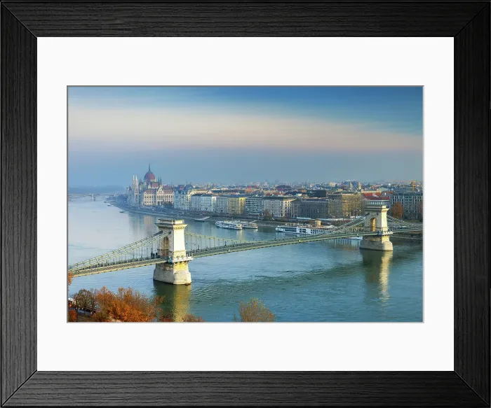 Framed Print : Szechenyi Chain Bridge and the Parliament Building, Budapest, Hungary