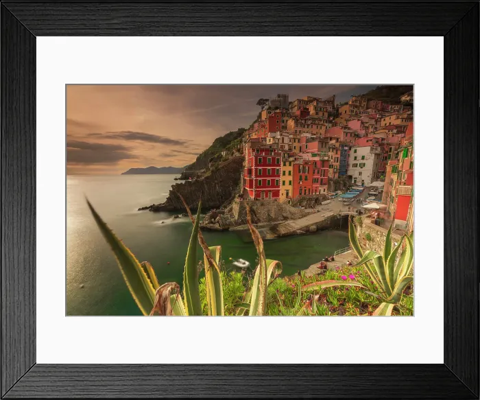 Framed Print : Vernazza, Cinque Terre, Liguria, italy Framed Print : Vernazza, Cinque Terre, Liguria, italy