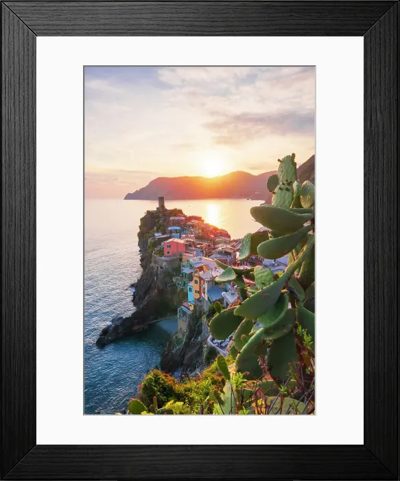 Framed Print : Vernazza, Cinque Terre, Liguria, italy Framed Print : Vernazza, Cinque Terre, Liguria, italy